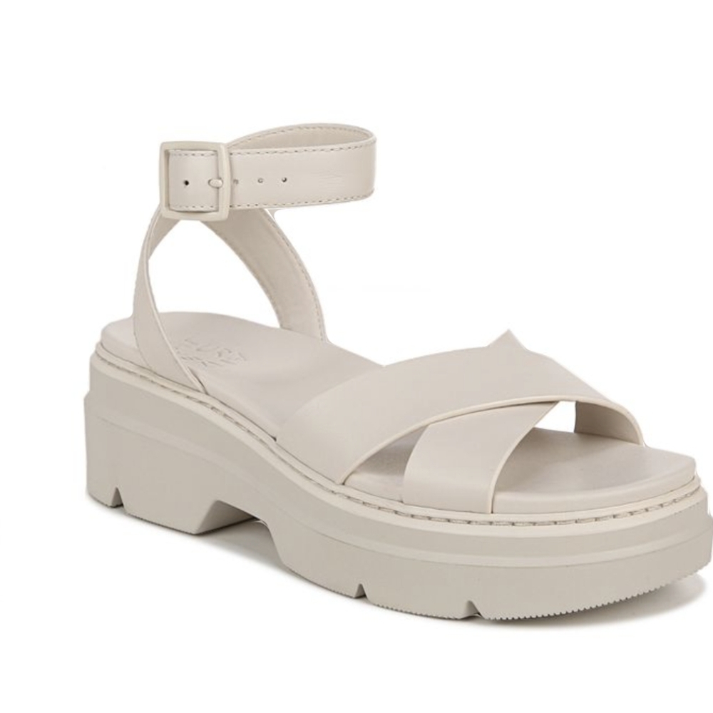 Naturalizer Darry off white chunky flat size 9 leather upper